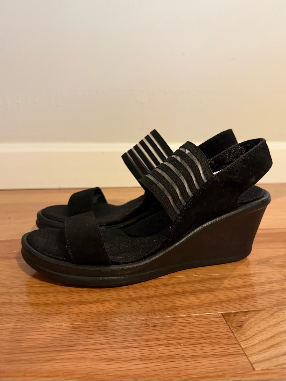 Skechers Cali rumble black size 8 stretchy comfy sandal
